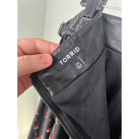 Torrid Studded Belted Bird Black Skirt - Picture 5 of 10